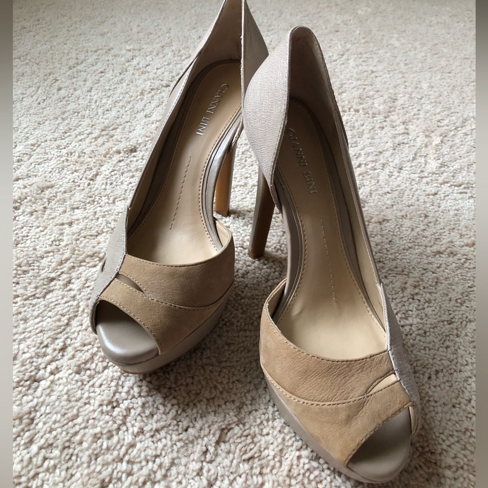 Gianni Bini 7m peep toe leather pumps